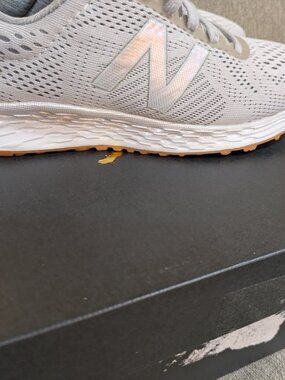 New Balance Arishi Fresh Foam V1 Lace Up Athletic Sneakers Size 7 Gray Color